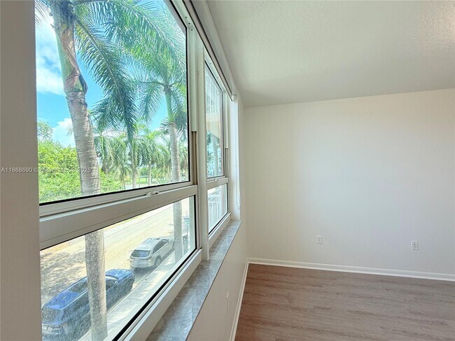 Building Photo - 2000 N Bayshore Dr