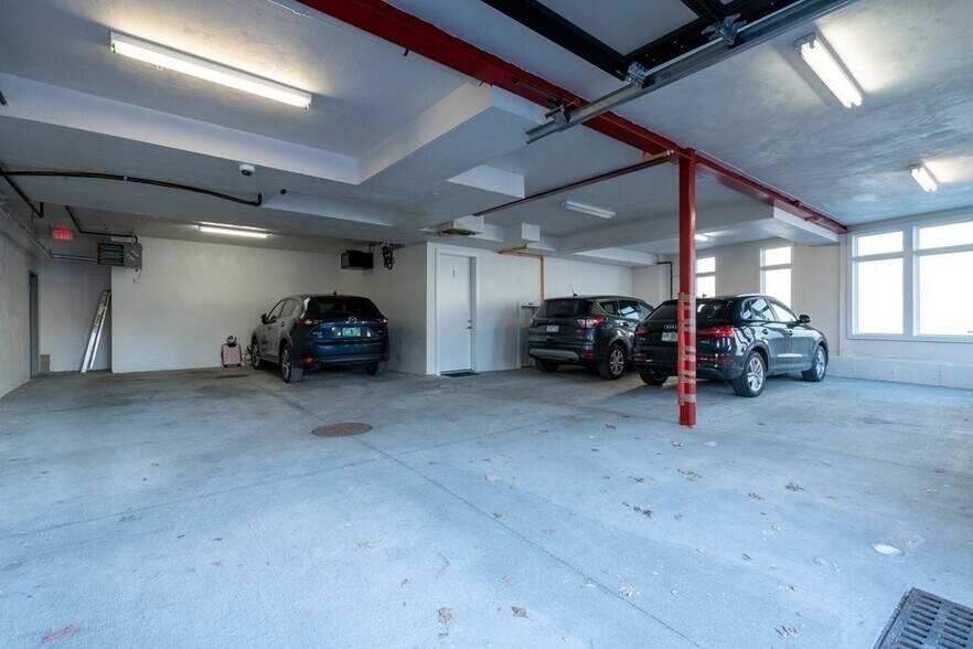 Building Photo - 5 Mohawk St