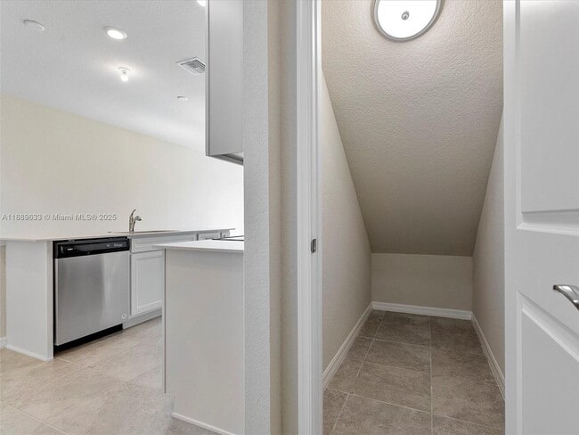 Building Photo - 2108 Appleton Cir N