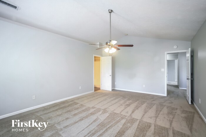 Building Photo - 461 E Clear Lake Ln
