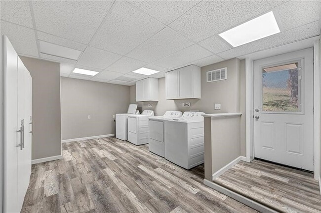 Building Photo - 14804 Dutchmans Dr