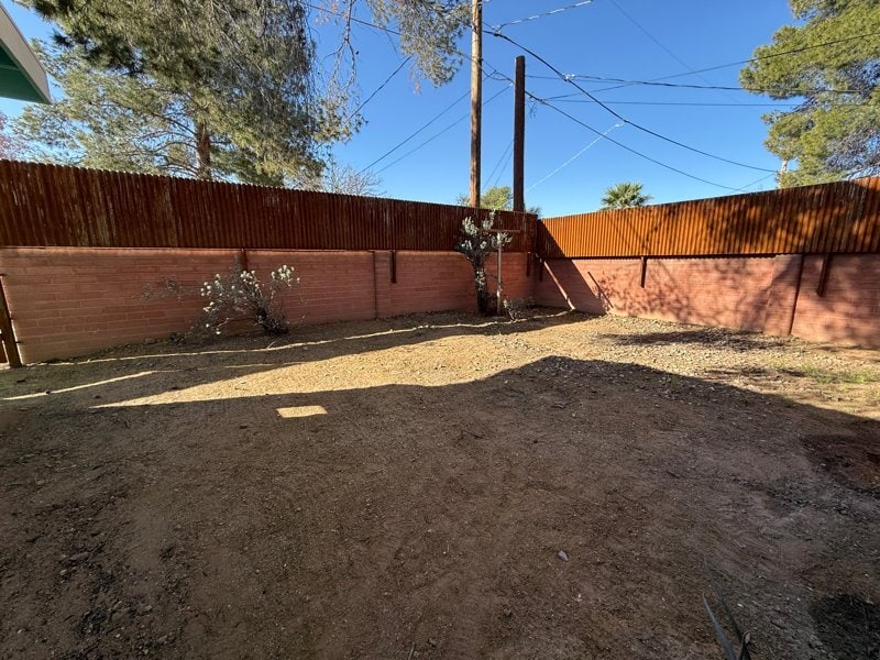 Building Photo - 5564 E Camden St