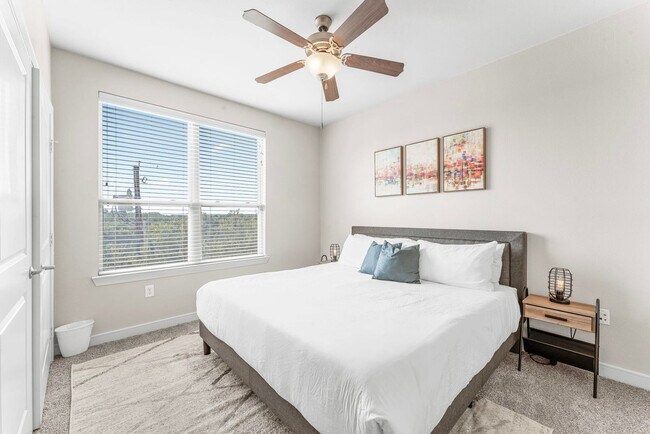 Building Photo - 501 E Oltorf St