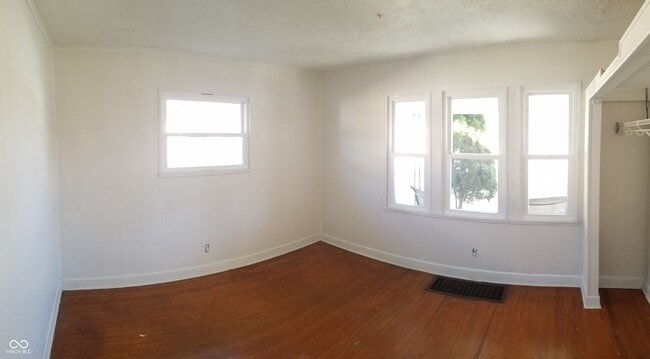 Building Photo - 210 N Routiers Ave