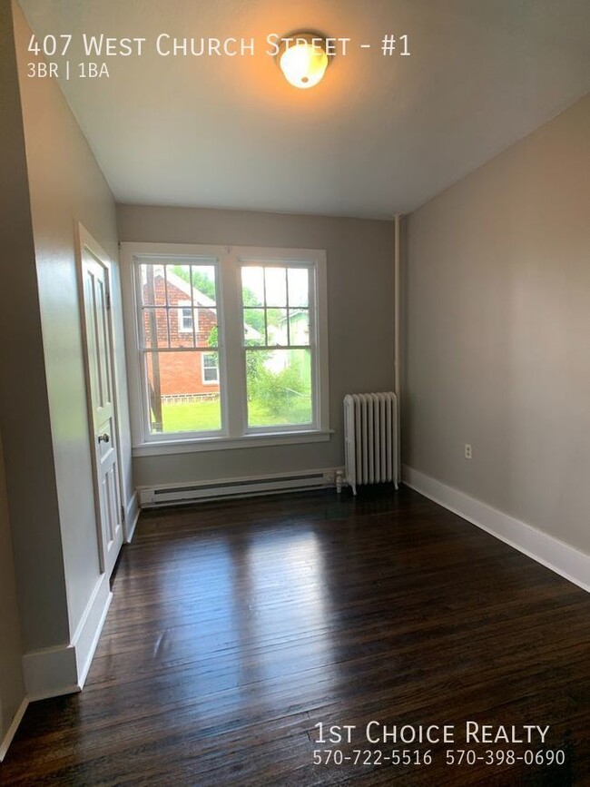 Building Photo - Beautiful remodeled 3 bedroom apartment!