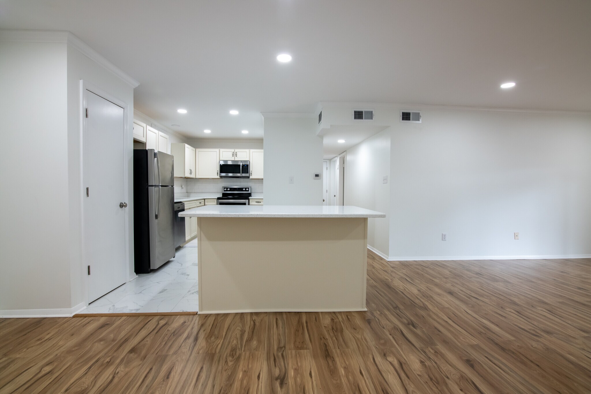 Kitchen - 500 Woodland Dr