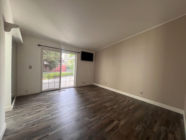 Building Photo - 4/3/2 Beautiful Home in Minden