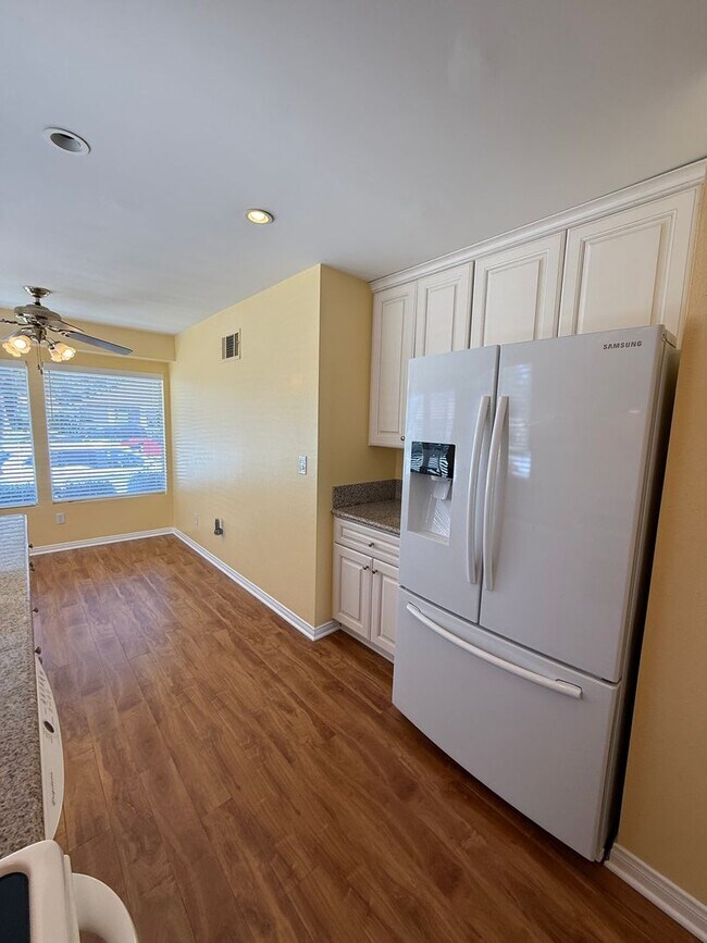 Building Photo - Walking Distance to the Center of Leisure Village