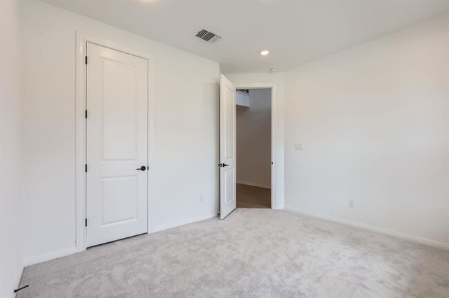 Building Photo - 1208 Legends Ln