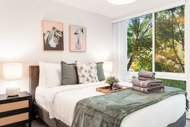 Building Photo - 2319 Franklin Ave E