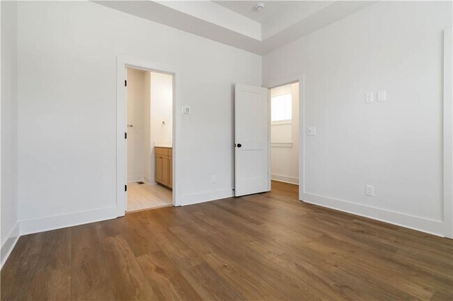 Building Photo - 964 N Circle Dr NW