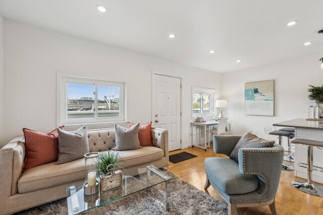 Building Photo - Daly City - Easy Commute Single Family Hom...