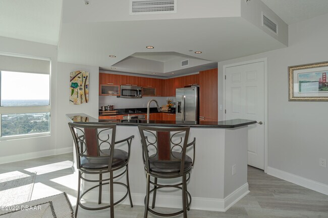 Building Photo - 241 Riverside Dr