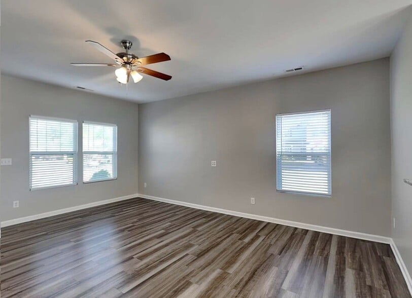 Building Photo - 516 Landis Oak Way