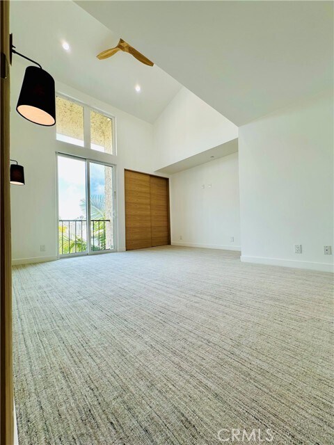 Building Photo - 555 Esplanade