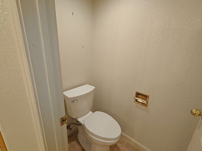 Building Photo - 3 Bedroom for Rent in River Oaks! $4,975
