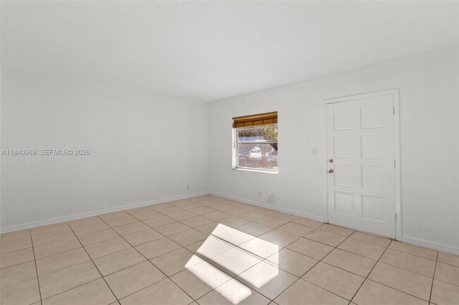 Building Photo - 4140 Woodside Dr