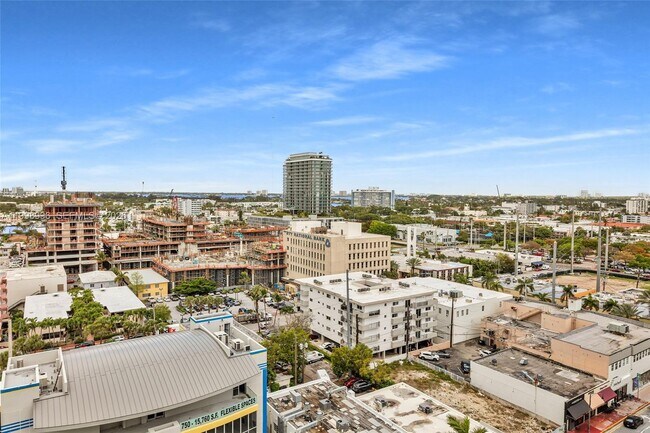 Building Photo - 6917 Collins Ave