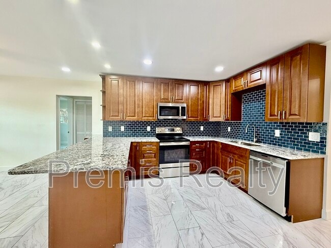 Building Photo - 2014 Pinehurst Dr