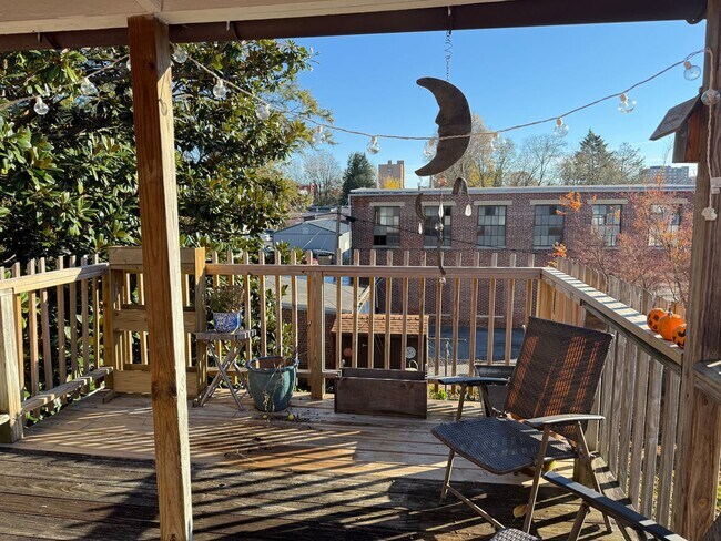 Building Photo - 319 N Charlotte St