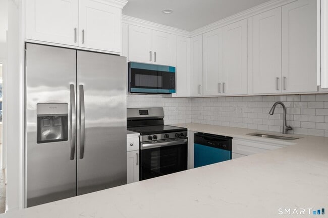 Building Photo - 29 Village Rd