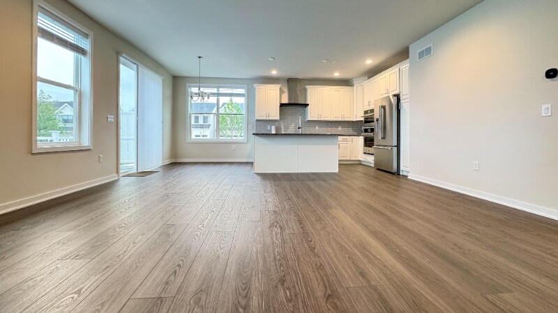 Building Photo - 240 Lilac St