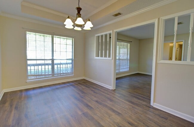 Building Photo - 809 Barrington Dr