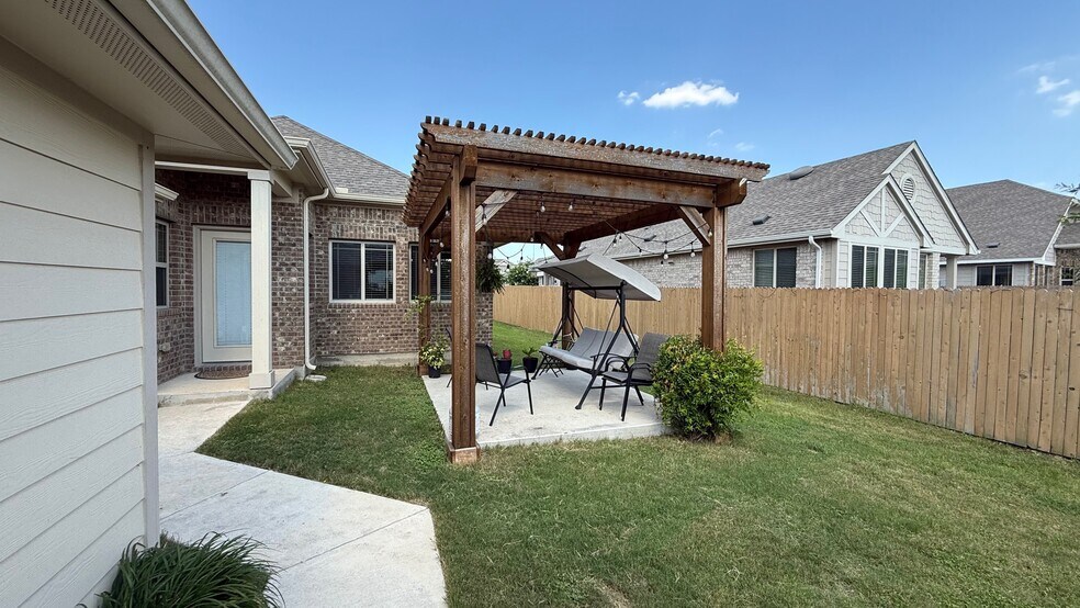 Building Photo - 417 Arabian Colt Dr