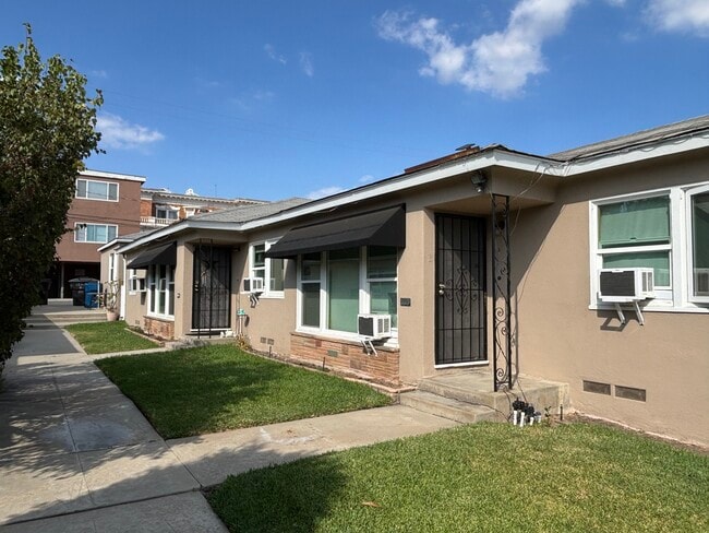 Building Photo - 12813 Beverly Blvd
