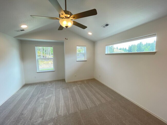 Building Photo - Brand New Hayden Home