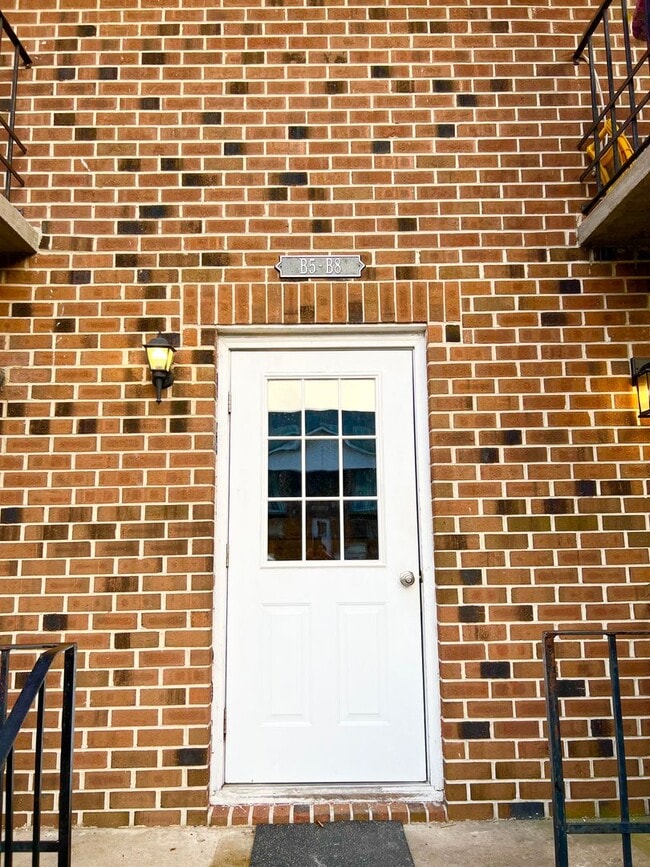 Building Photo - Meridian Apartments