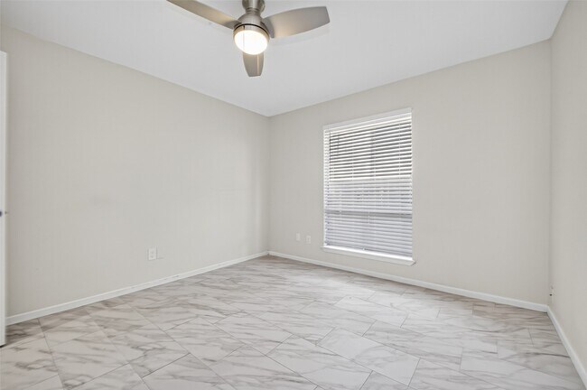 Building Photo - 5929 Queensloch Dr