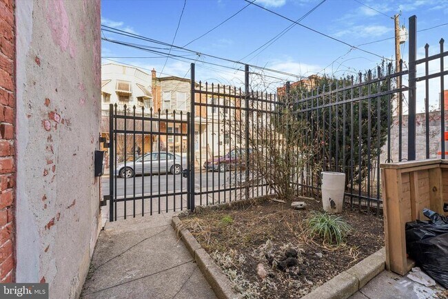 Building Photo - 2814 W Stiles St