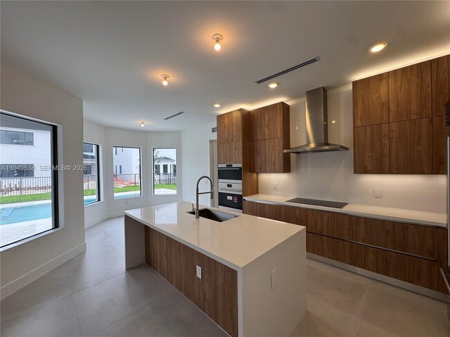 Building Photo - 19670 NE 14th Ct