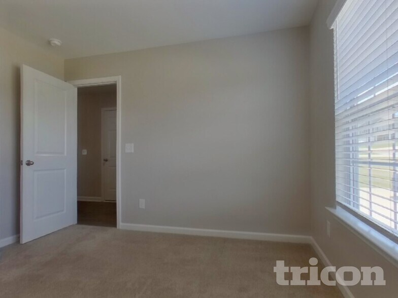 Building Photo - 122 Denali Cir