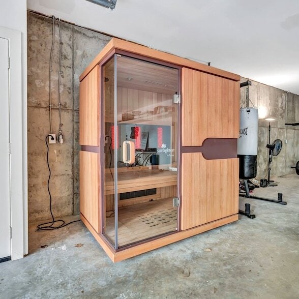 Building Photo - 8635 San Leandro Dr