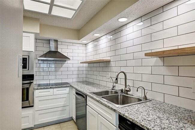 Building Photo - 921 Marine Dr