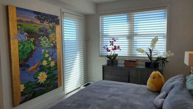 Building Photo - Seasonal only-beautifully renovated downto...