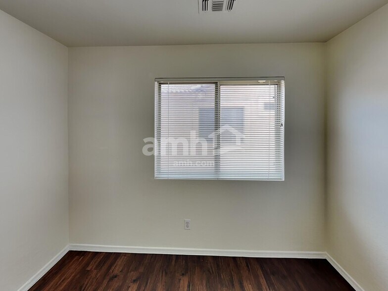 Building Photo - 15834 W Mohave St