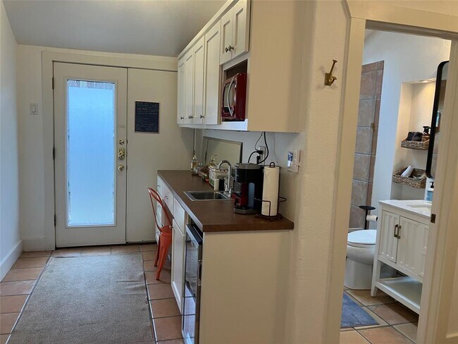 Building Photo - 1916 W 39th St