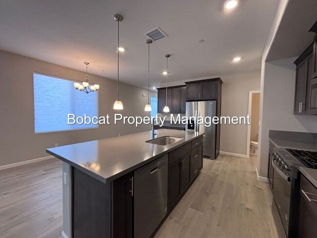 Building Photo - 860 Furlong Dr