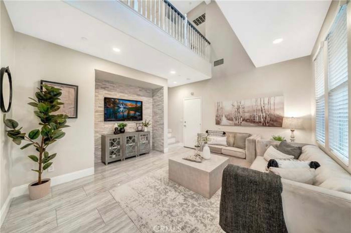 Building Photo - 16 Shelburne St