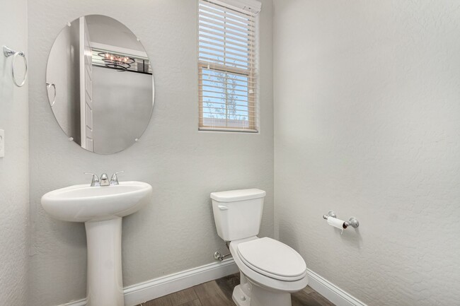 Building Photo - Southern Highlands Home with Loft & Patio!