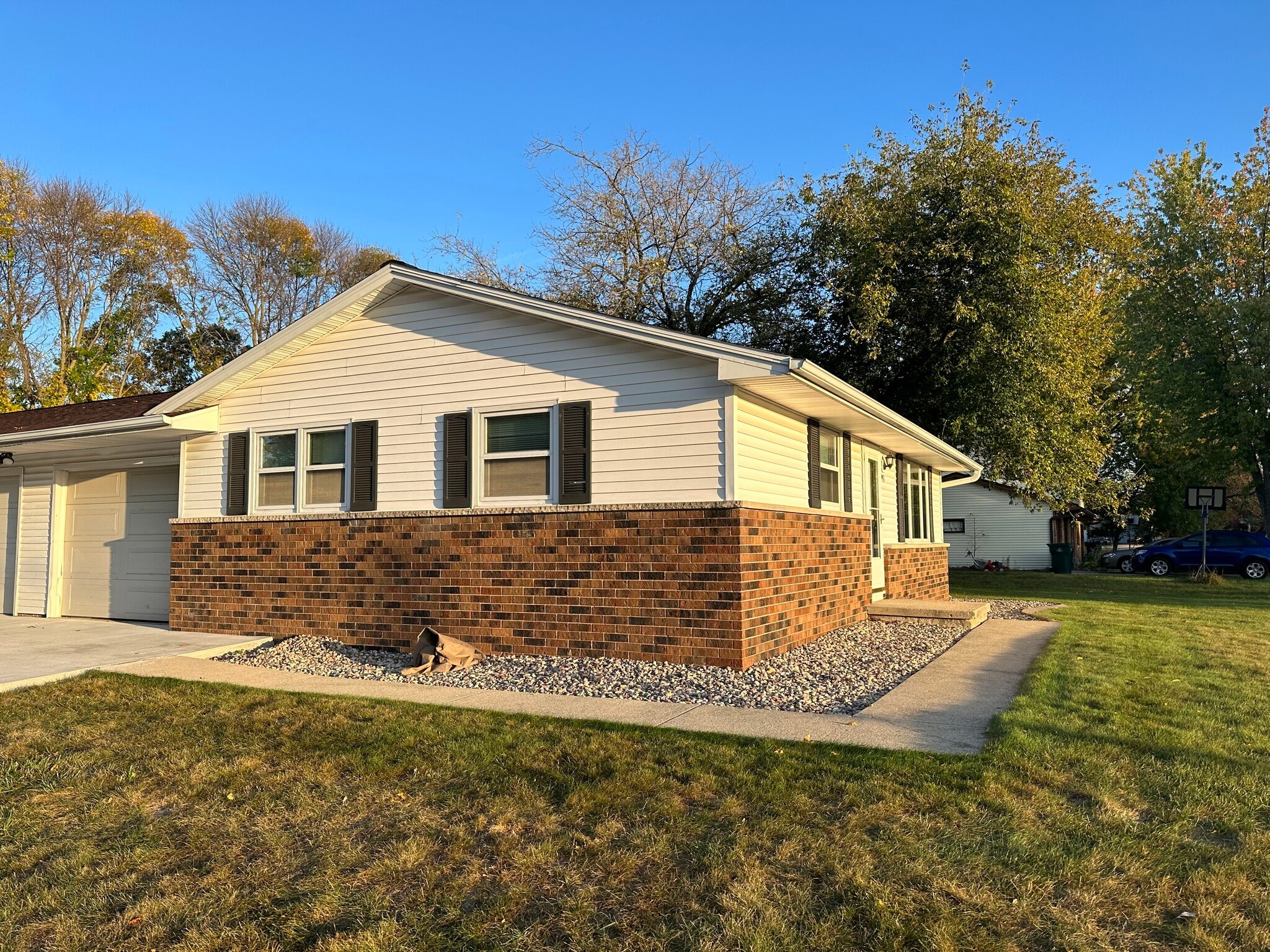 Building Photo - 951 Velsen Rd