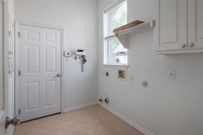 Building Photo - 2279 Fernspring Dr