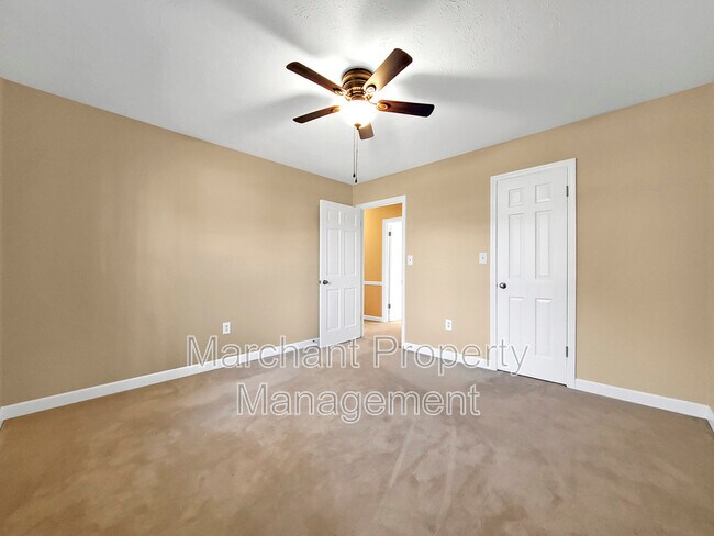 Building Photo - 100 Pine Wood Dr