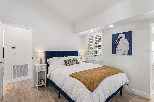 Building Photo - Coastal Luxury Living Just Minutes from Madeira Beach - 3bed | 2 bath