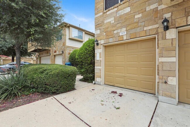 Building Photo - 16100 S Great Oaks Dr