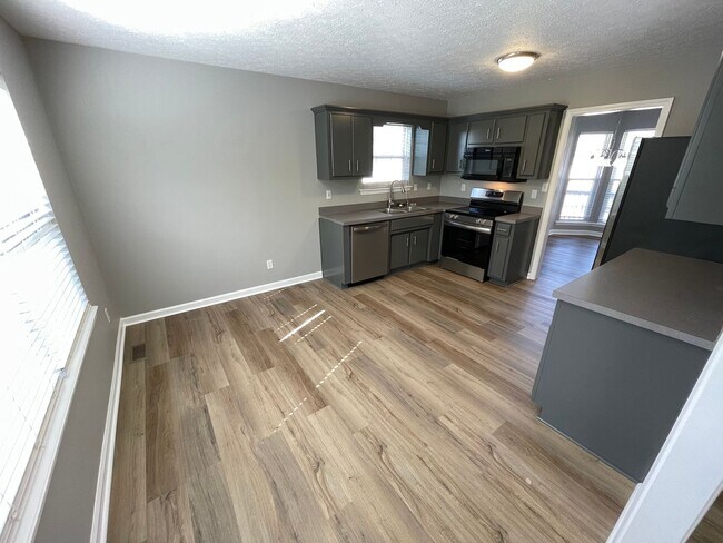 Building Photo - Nice 3 Bed 3 Bath Home For Rent!