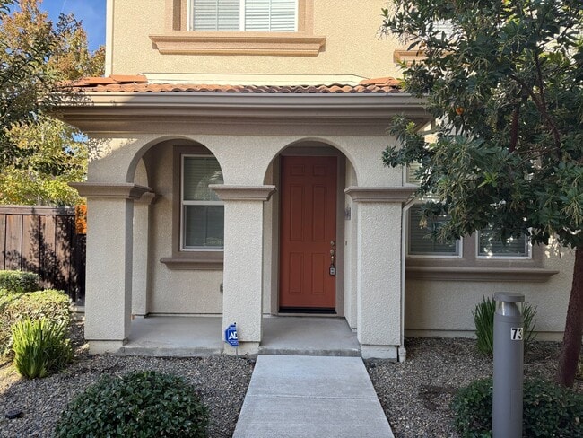 Building Photo - MODERN NEWER 3 BEDROOM 2 STORY FAIRFIELD *...